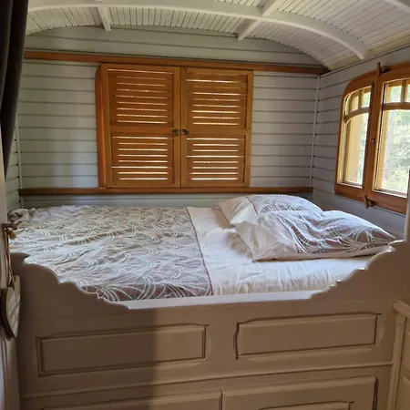 Roulotte En Bois Sud France Le Soler