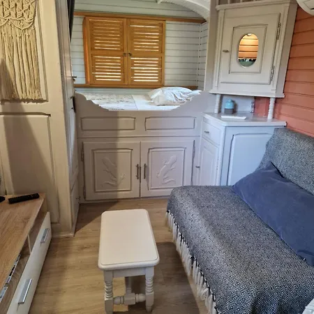 乡村民宿 Roulotte En Bois Sud France *